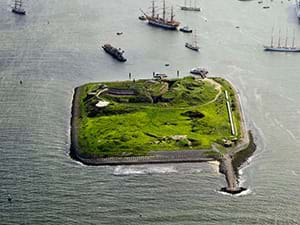 Forteiland Ijmuiden: bijzondere bedrijfsfeest locatie voor de kust van Ijmuiden