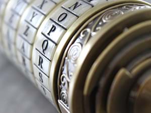 Escape Room suitcase met cryptex als bedrijfsuitje in Tilburg met diner Escape Room suitcase met cryptex als bedrijfsuitje in Tilburg met diner