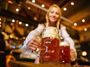 Bedrijfsborrel organiseren op eigen locatie of met feestlocatie suggestie
